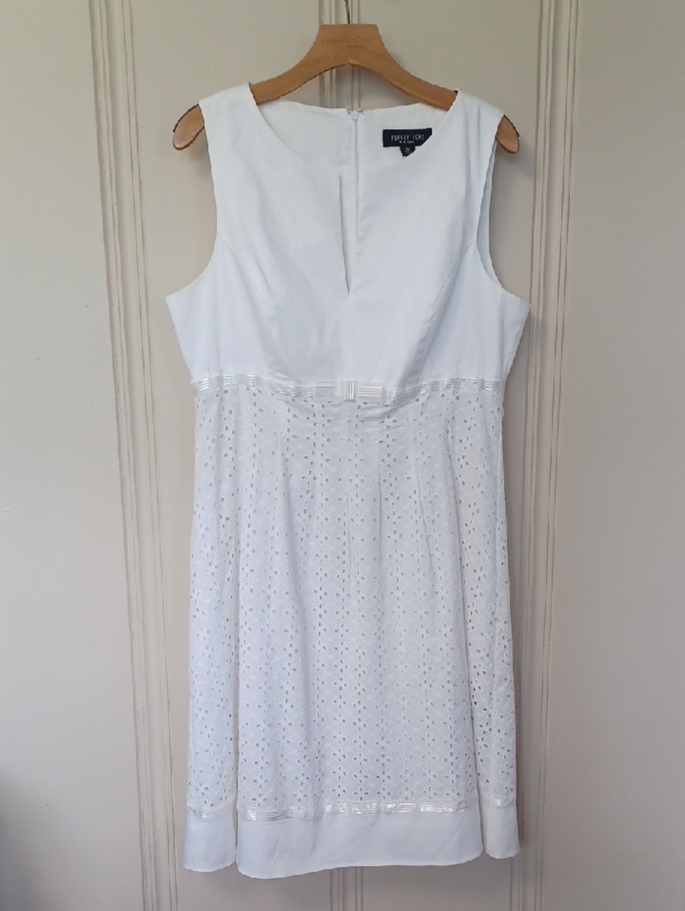 Perceptions N.Y. White Cotton Sleeveless Lined Dress. Eyelet Skirt,  Back Zipper